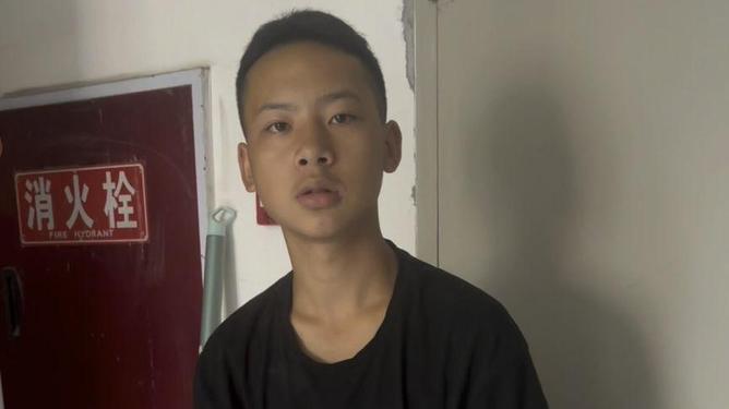 新时代青年的风采与魅力，小青年帅哥展现稳胆魅力